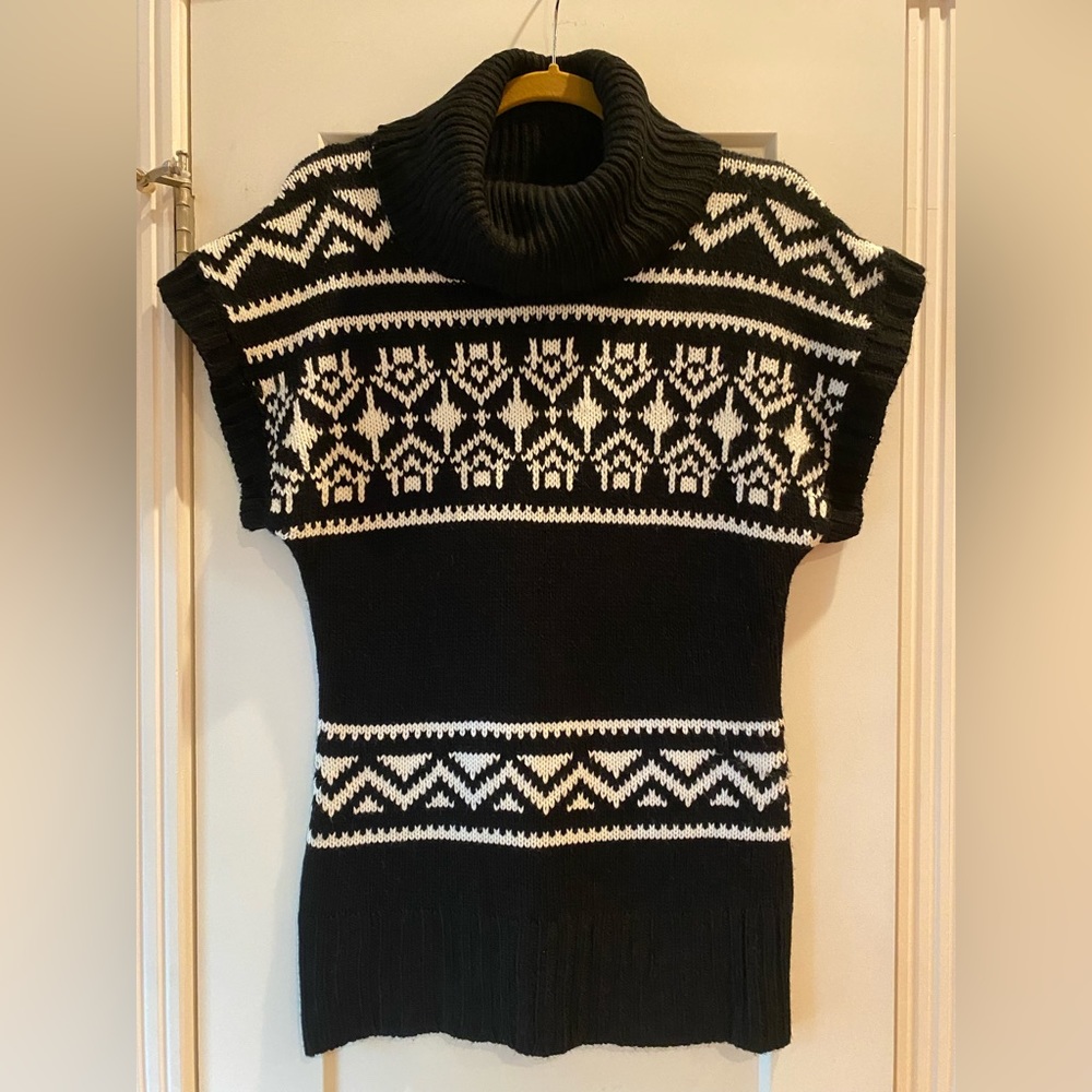 SayWhat?, Size LARGE, Women’s Sleeveless Sweater, Black/White